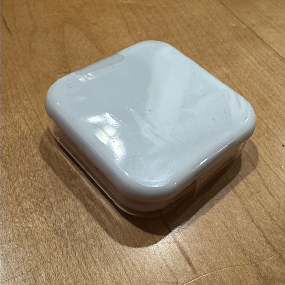 Juicy Couture Pink Wired Earbuds with Case new - Picture 3 of 4